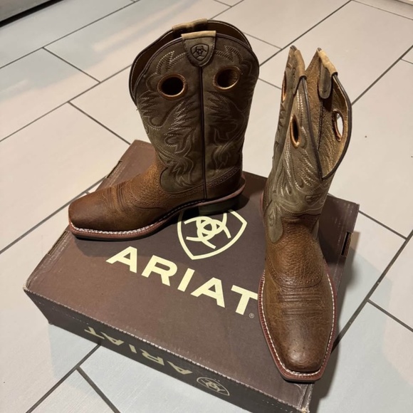 New Mens 9D Ariat boots - Picture 1 of 9